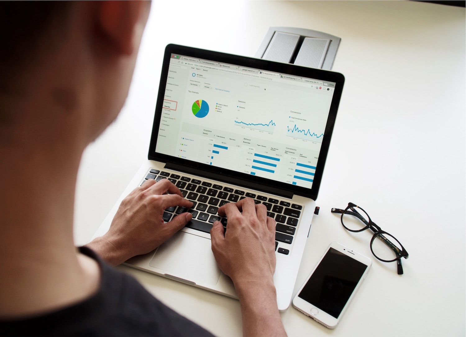 Use-Analytics-Tools-to-Track Website-and-Social-Media-Traffic Measuring Success: How to Track Your Marketing Results